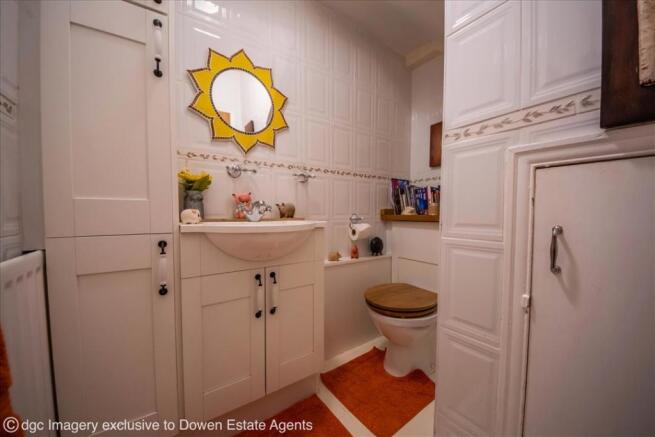 CLOAKROOM / WC