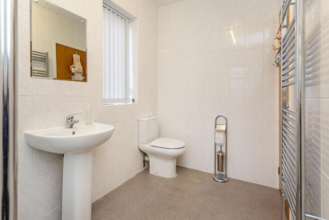 Shower Room b
