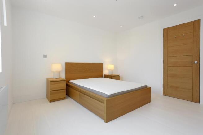 21 Mortlake House...