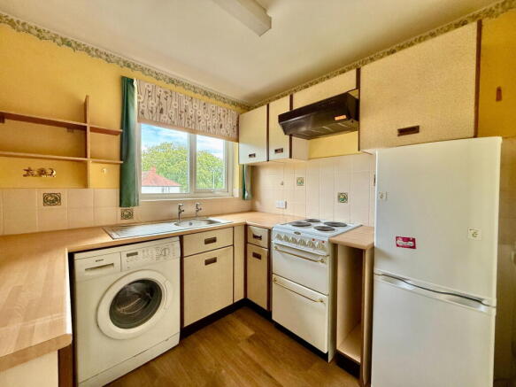 2 bed Flat for sale Image 5