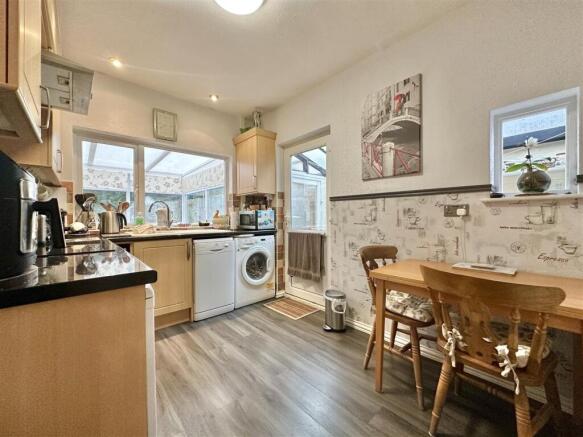 KITCHEN & DINER