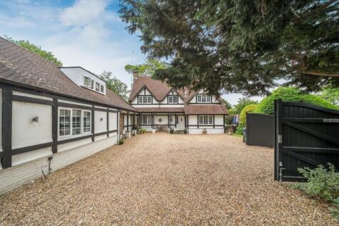Bridge Road, Chertsey, KT16