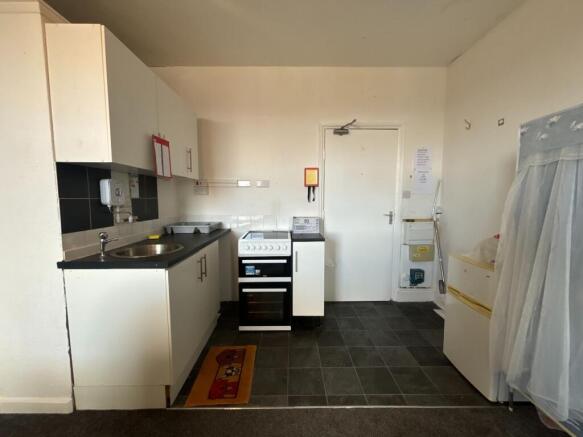 Studio to rent Image 8