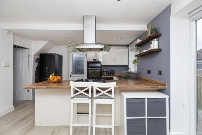3 bed Semi-Detached for sale Image 11