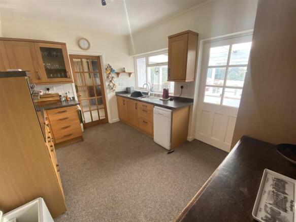 KITCHEN/BREAKFAST ROOM