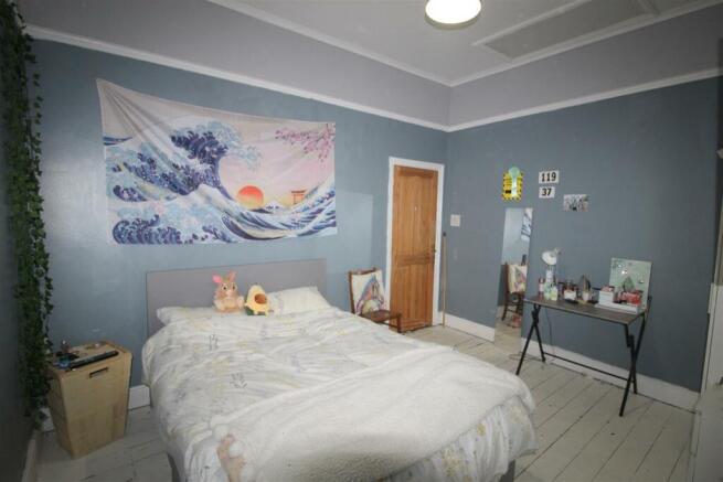Lightburne Ave, 13 Bedroom Three.JPG