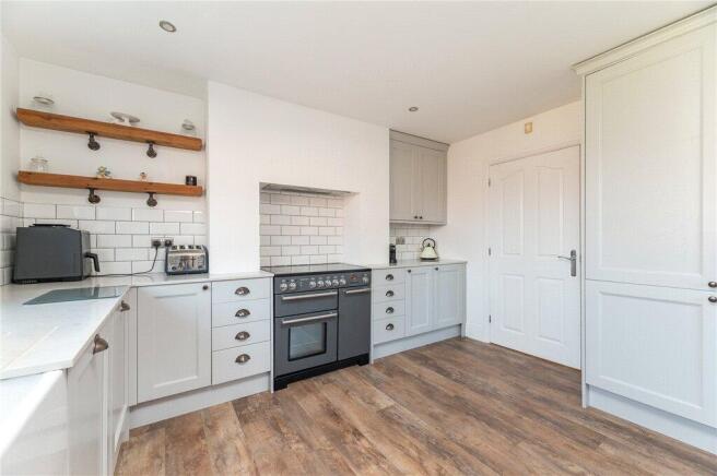 4 bed Detached for sale Image 8