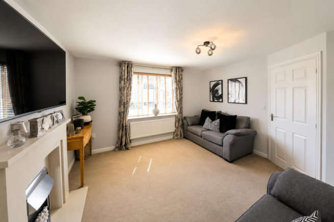 4 bed Detached for sale Image 7