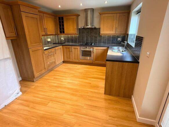 3 bed Town House to rent Image 5