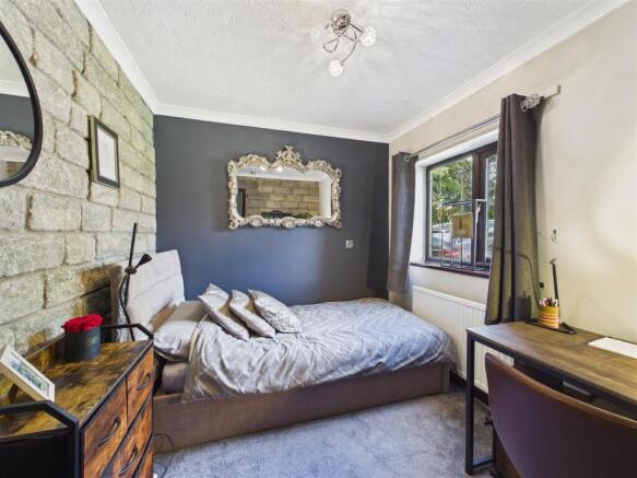 5 bed Detached for sale Image 12