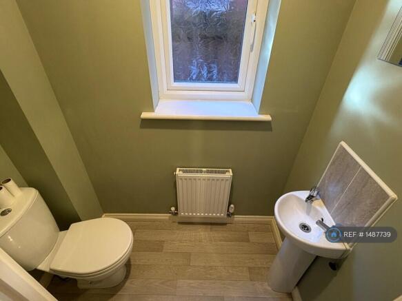 3 bed Semi-Detached to rent Image 7