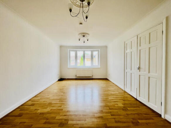 4 bed Detached to rent Image 5