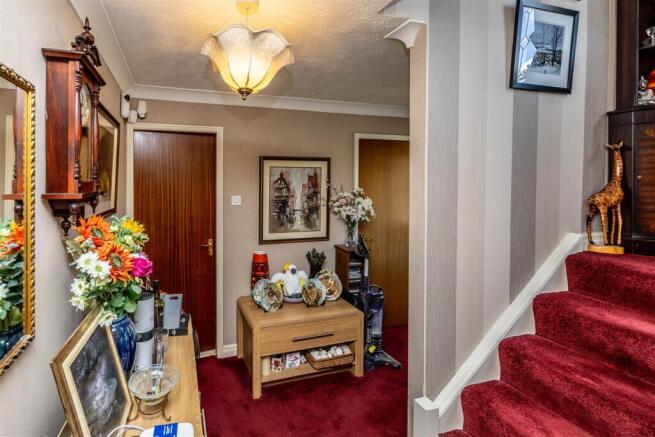 4 bed Detached for sale Image 12