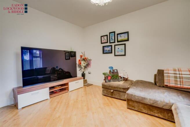 5 bed Detached for sale Image 9