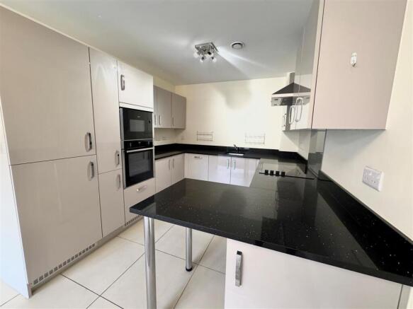 2 bed Flat for sale Image 10