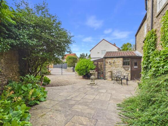 4 bed Character Property for sale Image 10