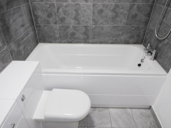 ADDITIONAL PHOTO OF BATHROOM