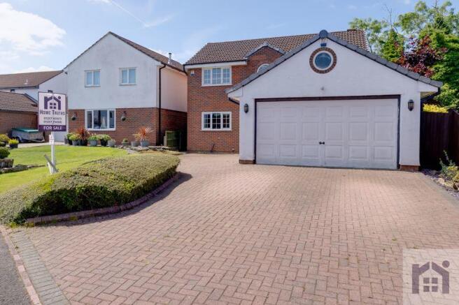 Spacious driveway