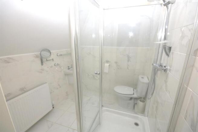 EN-SUITE SHOWER ROOM