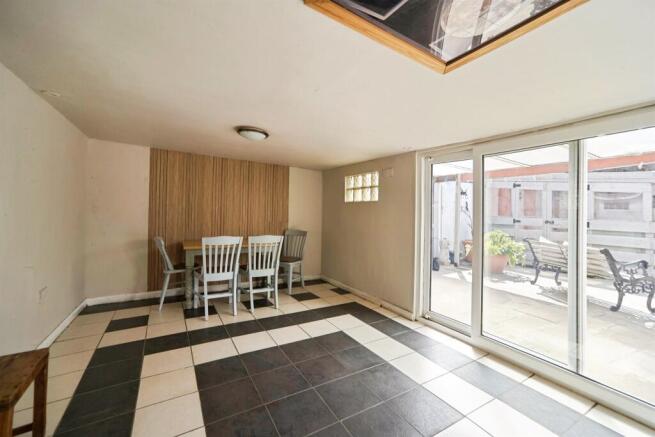 2 bed Terraced for sale Image 7