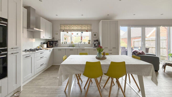 Kitchen/family ro...
