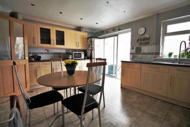 31 RHA Kitchen 4