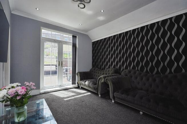 3 bed Semi-Detached for sale Image 4