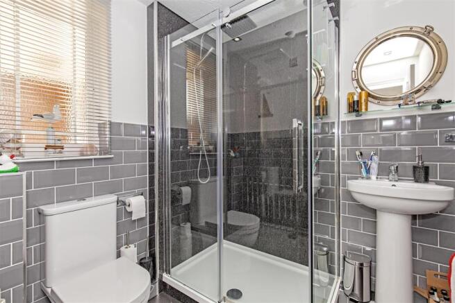 Bedroom 2 En Suite-1.jpg