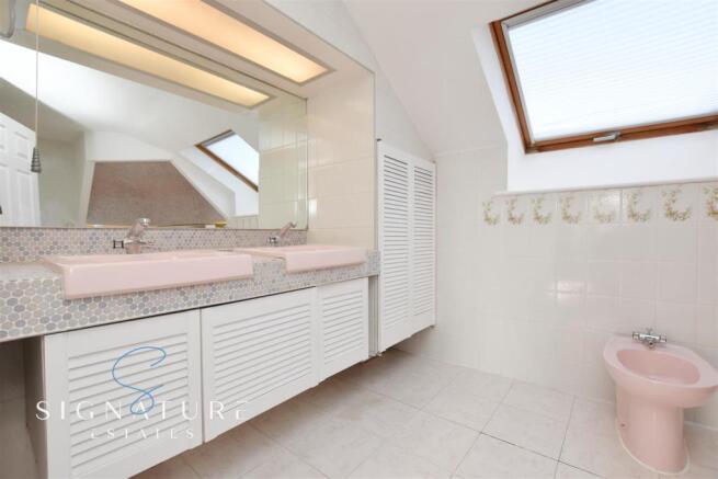 En Suite To Master 2.jpg