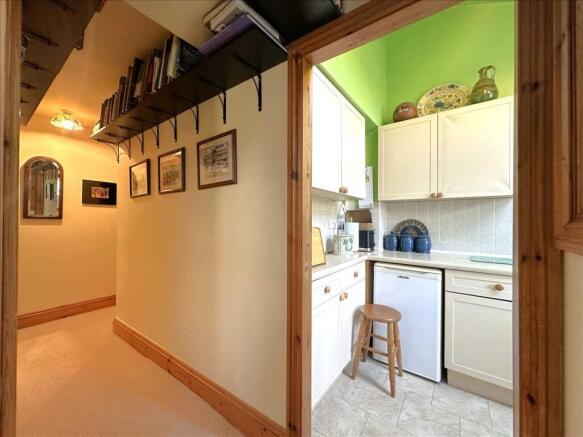 2 bed Flat for sale Image 5