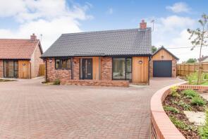 18, Nightingale Close, Melton IP12 1GX