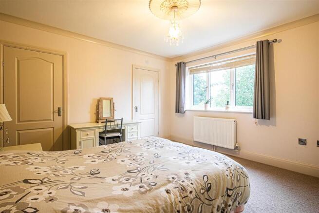 4 bed Detached to rent Image 10
