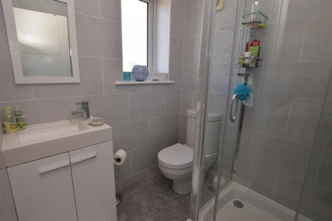 EN-SUITE SHOWER ROOM