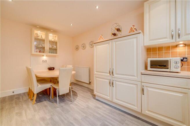 2 bed Apartment for sale Image 10
