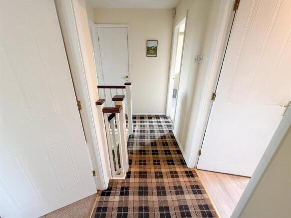 4 bed Detached for sale Image 11