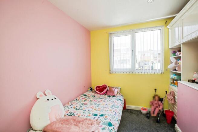 4 bed Semi-Detached for sale Image 9
