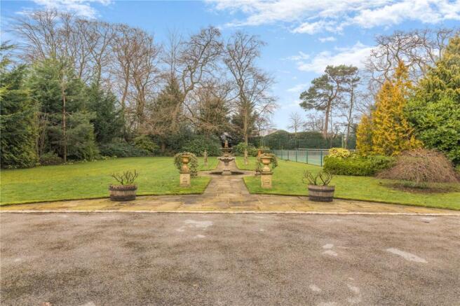 7 bed Detached for sale Image 3