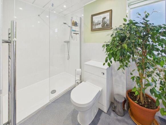 4 bed Detached for sale Image 10