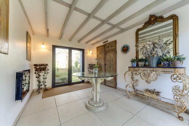 ANNEXE HALLWAY