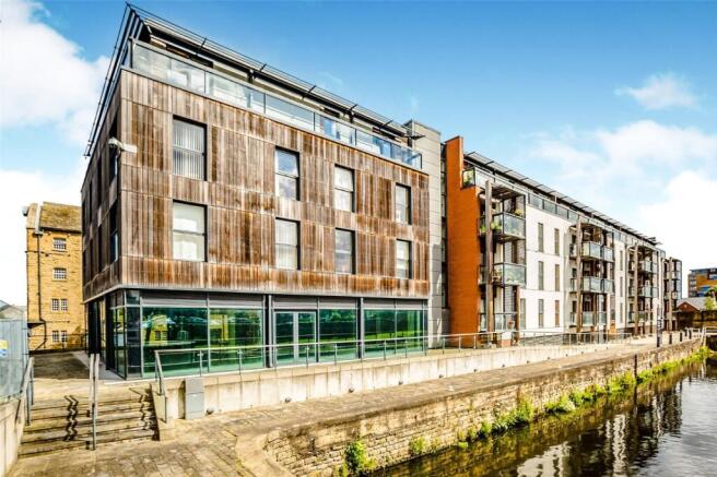 2 bed Flat for sale Image 11