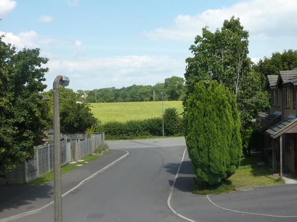 VIEW TO FRONT