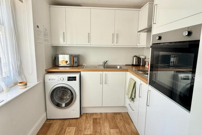 Cottage Mews, 27 Christchurch Road, BH24 photo 4