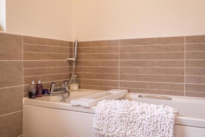054-2_Hunterfield_Place_Carluke_ML84GY.jpg