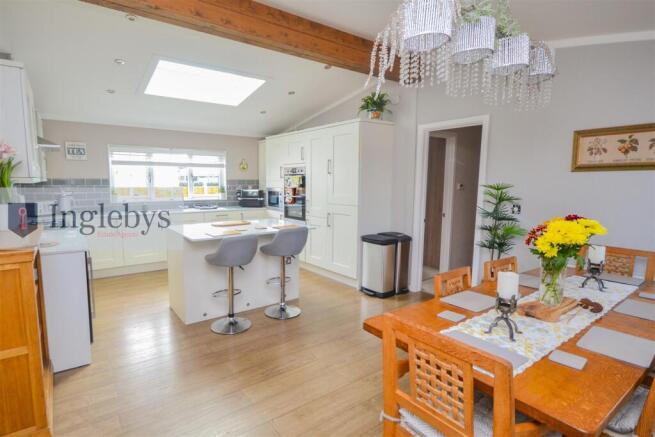 2 bed Park Home for sale Image 6