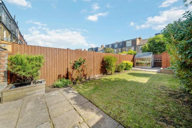 Aston Road, Raynes Park photo 2