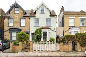 Flat B, 7, Angles Road, London SW16 2UU