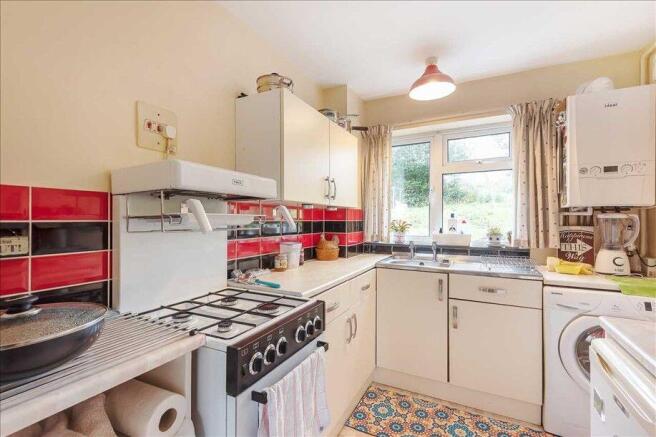 Lambs Close, Overton, Basingstoke, RG25 3DX photo 4