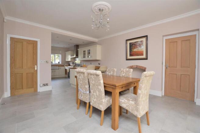 Open Plan Sitting Room/Dining Room/Kitchen