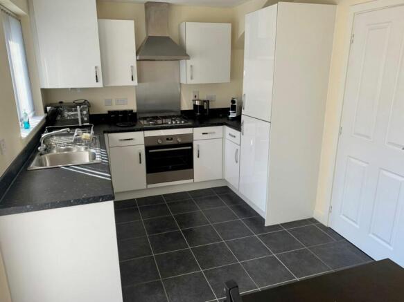 KITCHEN/DINING ROOM