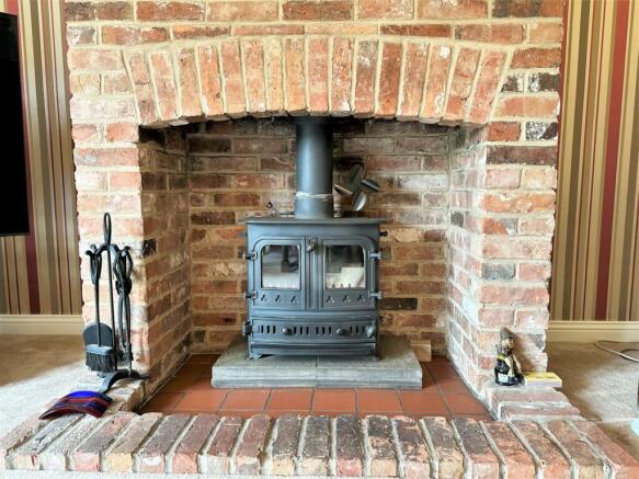 Exposed Fireplace & Multi-Fuel burner 724